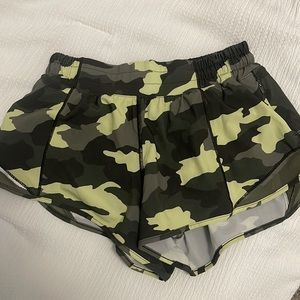 Camo Lululemon Hotty Hot Shorts 2.5